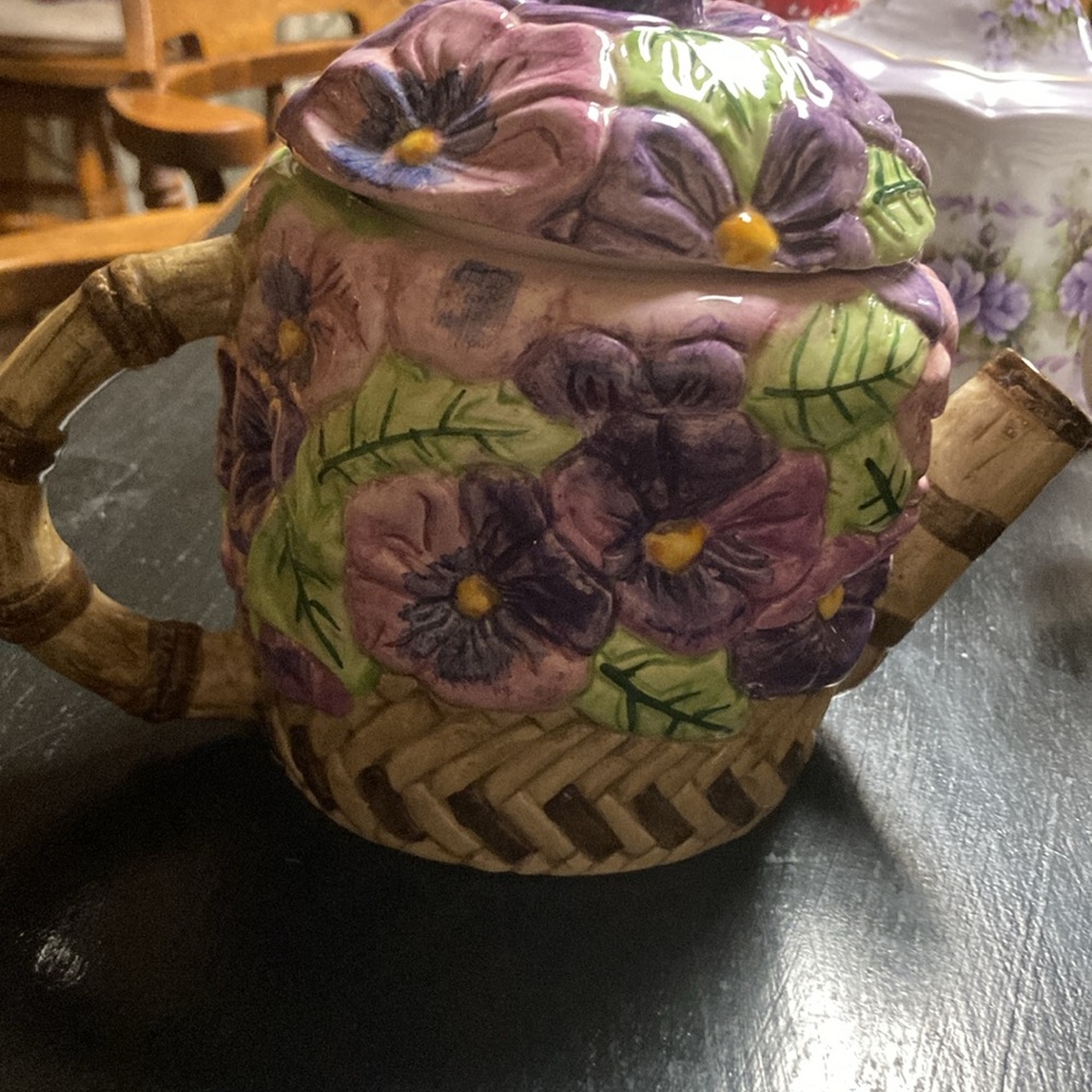 Floral Ceramic Teapot with Lid Vintage!! - Picture 5 of 10